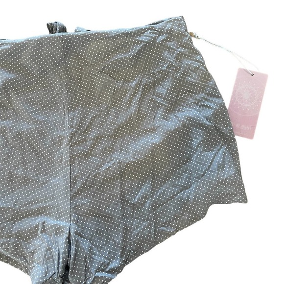 FASHION ON EARTH DOTTED FAUX WRAP‎ TIE FRONT SIDE ZIP SHORT GRAY/WHITE LARGE NWT - Picture 6 of 11
